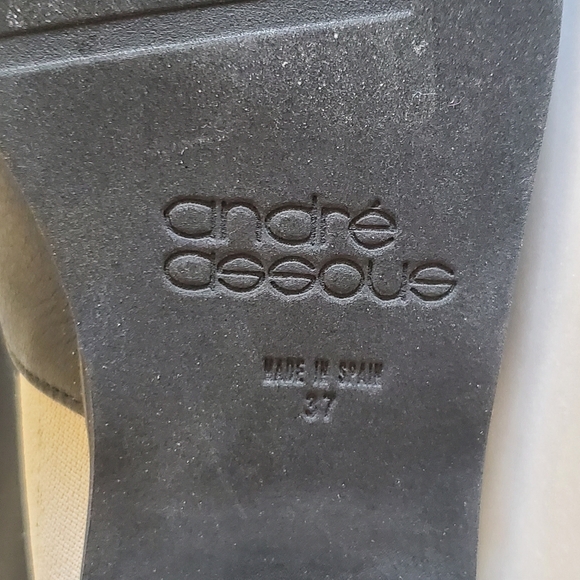 Andre Assous Black and Cream Flats Sz 7 - Picture 8 of 11